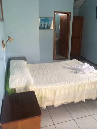 **  Hotel Salinas Puerto Ayora  Ecuador